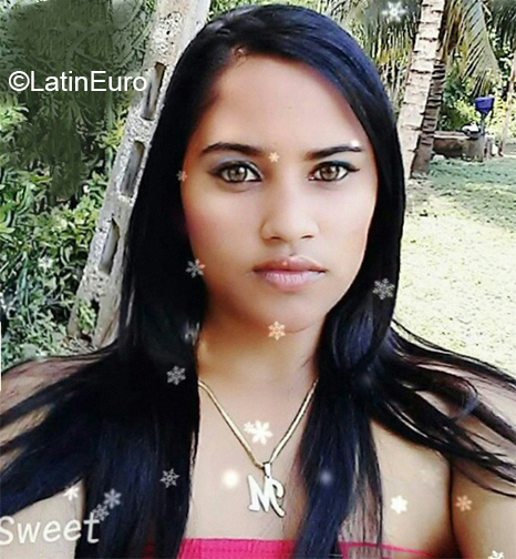Date this funny Cuba girl Maydelis from Bayamo CU632