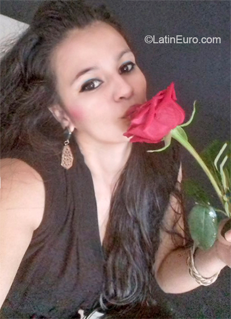 Date this pretty Ecuador girl Hanna from Guayaquil EC391