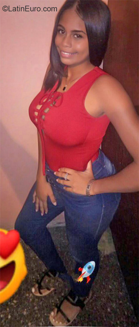 Date this pretty Venezuela girl Nathaly from Caracas VE2826