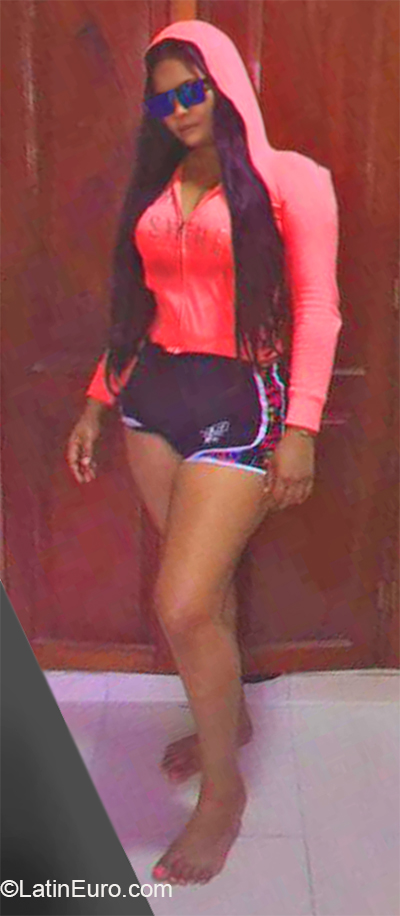 Date this good-looking Dominican Republic girl Isa rosee from Santo Domingo DO36790