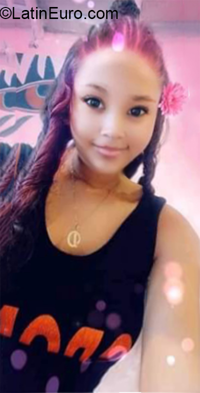 Date this voluptuous Venezuela girl Darimar from Caracas VE2832
