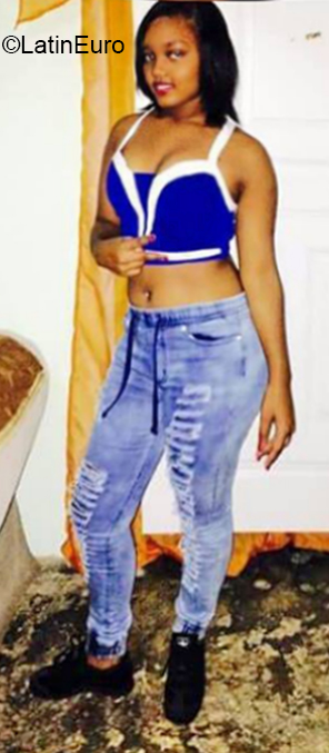 Date this nice looking Dominican Republic girl Evril from Santo Domingo DO37016