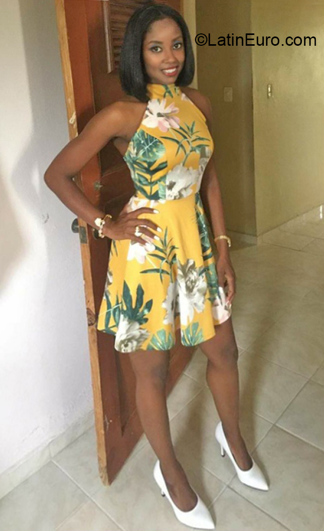 Date this good-looking Dominican Republic girl Sherlyn from Santo Domingo DO36904