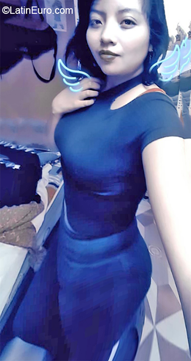 Date this foxy Ecuador girl Andrea from Quito EC402