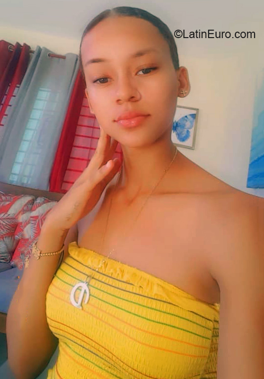 Date this passionate Dominican Republic girl Oireiny from Jarabacoa DO36927