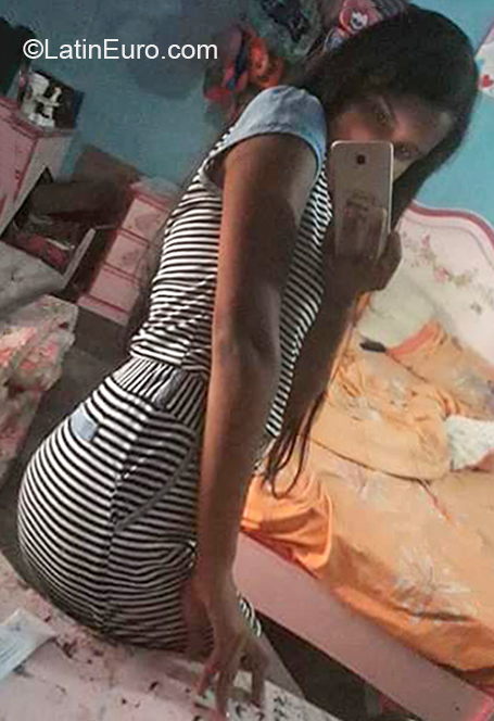 Date this fun Venezuela girl Estefania from Caracas VE2881