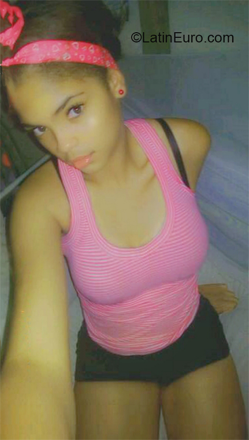 Date this voluptuous Dominican Republic girl Rose from Santo Domingo DO37011