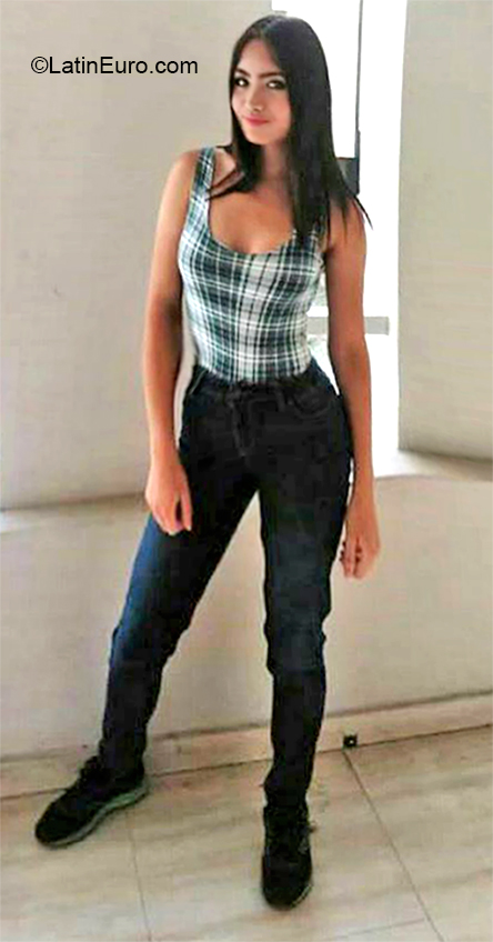 Date this exotic Venezuela girl Stephany from Caracas VE2902