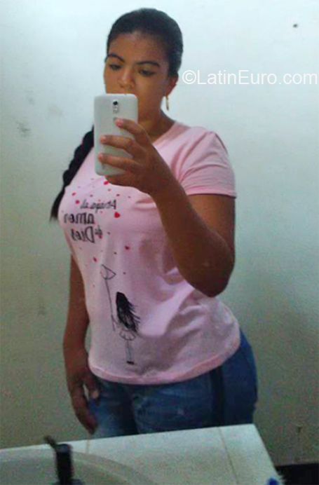 Date this gorgeous Colombia girl Carolina from Puerto Boyaca CO26532