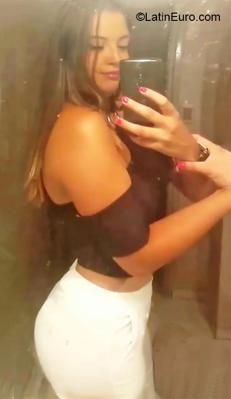Date this hot Argentina girl Nadia from Buenos Aires AR308