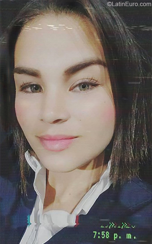 Date this charming Venezuela girl Loren from Caracas VE2926