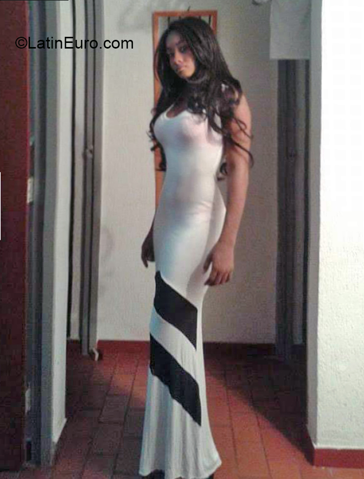 Date this hot Colombia girl Jeniffer from Cali CO26601