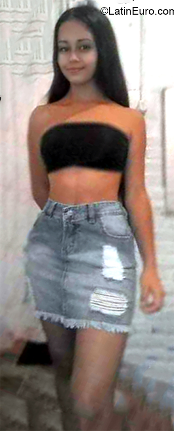 Date this funny Uruguay girl Belem from Mercedes UY39