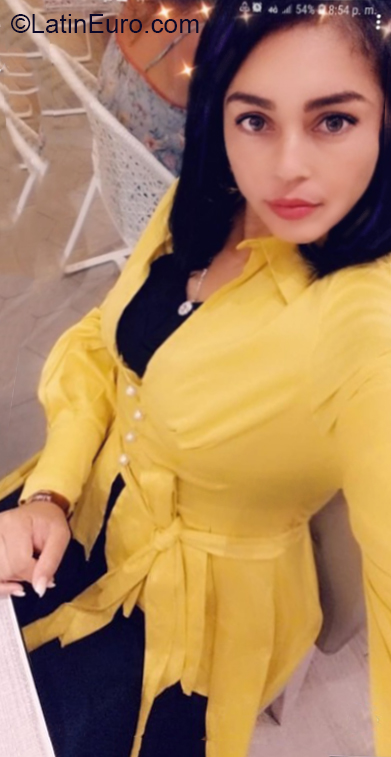 Date this happy Dominican Republic girl Yessica from Santo Domingo DO37127