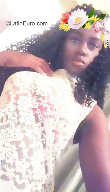 Date this gorgeous Dominican Republic girl Yasmin from Santo Domingo DO37141