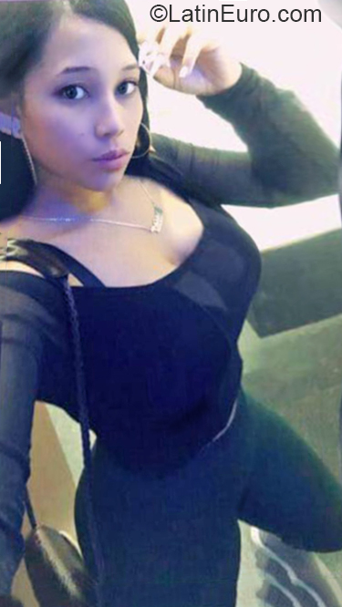 Date this sensual Dominican Republic girl Joanna from La Vega DO37177