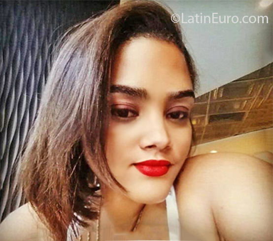 Date this nice looking Dominican Republic girl Karol from Santo Domingo DO37193