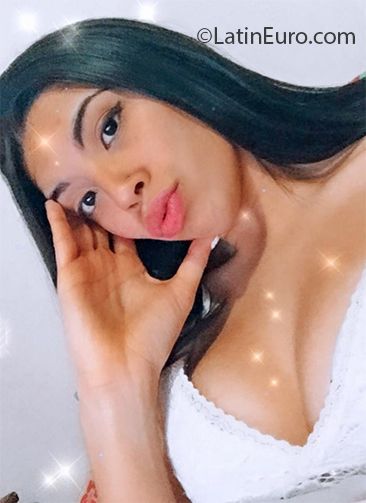 Date this lovely Argentina girl Candela from Buenos Aires AR316
