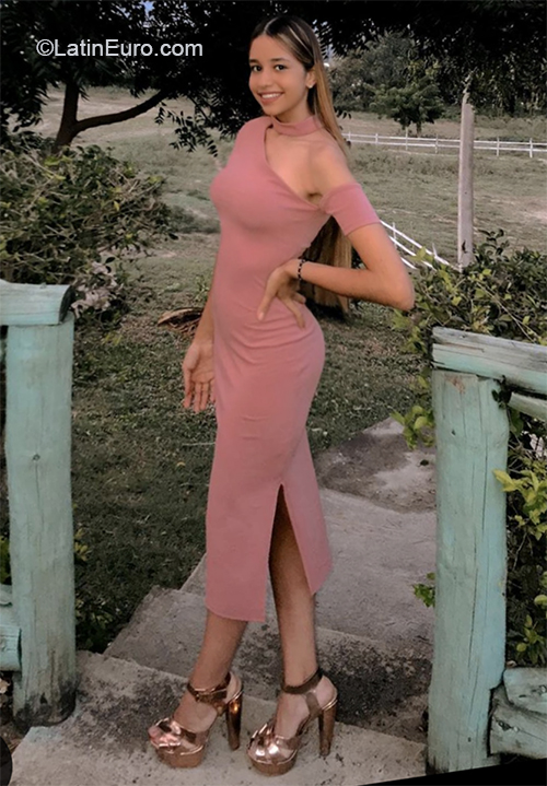 Date this sultry Dominican Republic girl Eli from Santiago DO39157