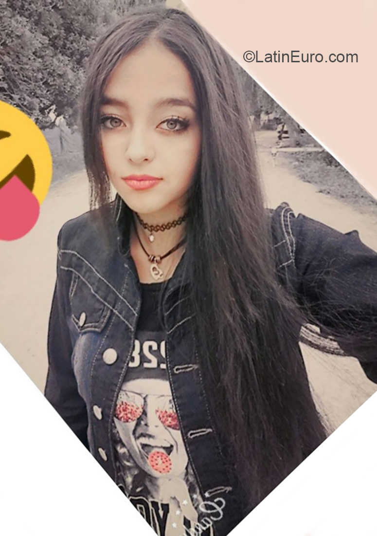 Date this pretty Argentina girl Magi from Mendoza AR331