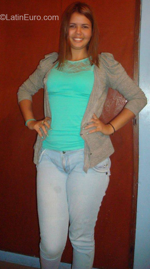 Date this pretty Venezuela girl Loriana from Caracas VE2974