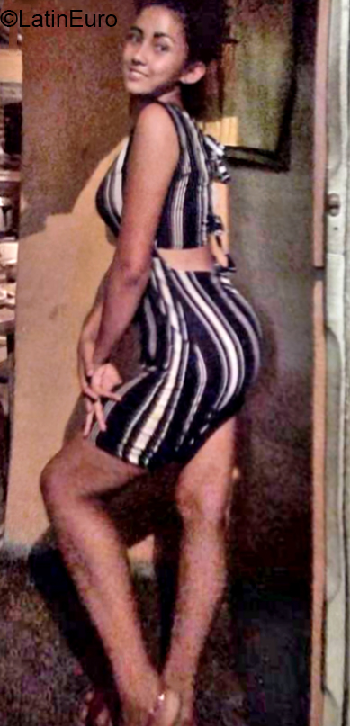 Date this sensual Venezuela girl Yulianny from Colombia VE2978