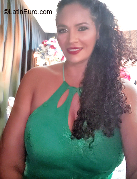 Date this fun Brazil girl Edi from Palmas BR11042
