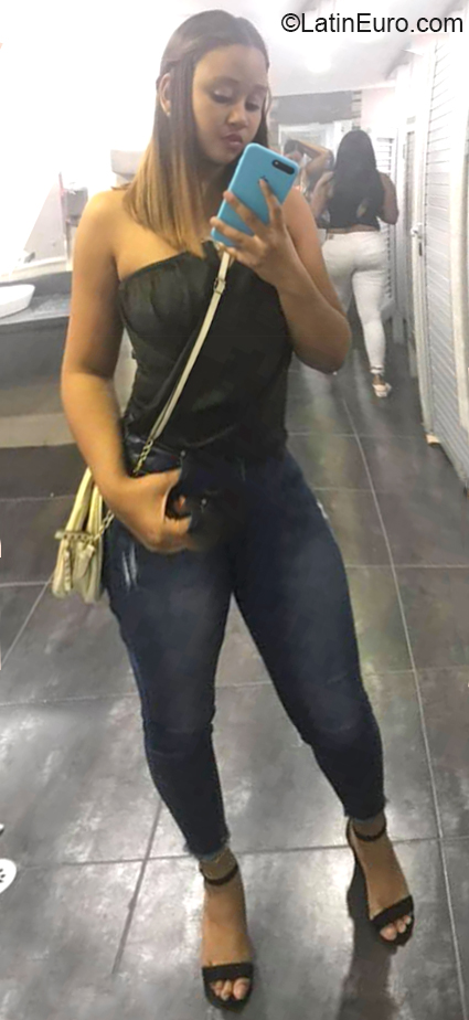 Date this athletic Dominican Republic girl Lizmar from Santiago DO37371