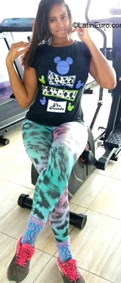 Date this funny Brazil girl Nataly from Salvador BR11043