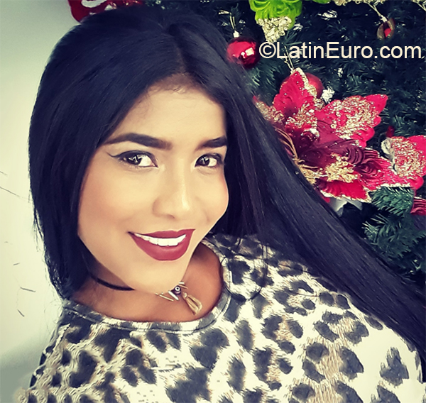 Date this foxy Colombia girl Liset from Cali CO26816