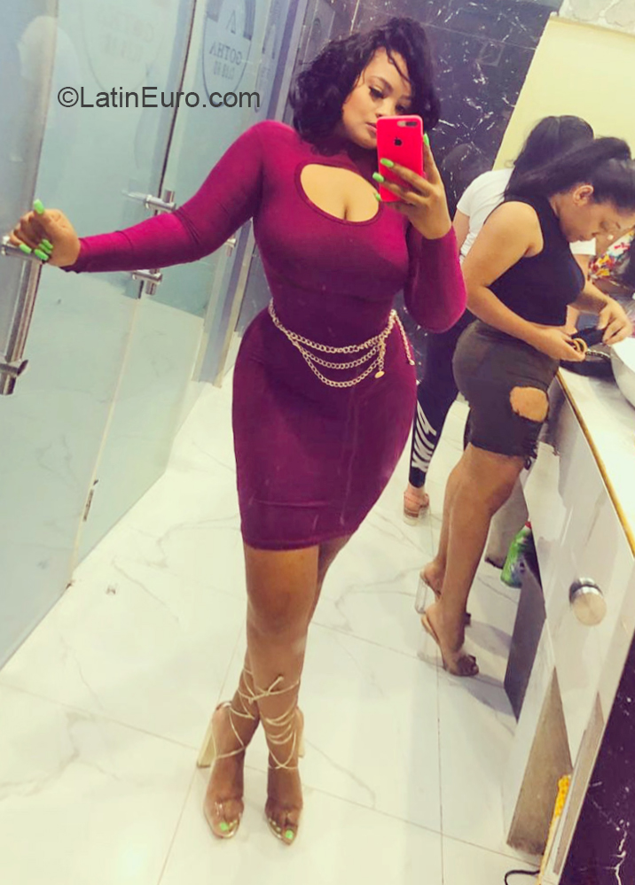Date this stunning Dominican Republic girl Joselyn from Santo Domingo DO37454