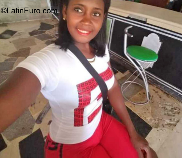 Date this sultry Dominican Republic girl Yulissa from Haina DO37467
