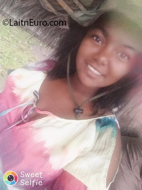 Date this lovely Ecuador girl Karina from Shushufindi EC437