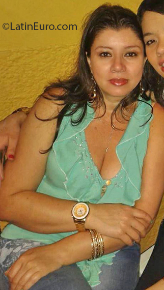 Date this hard body Colombia girl Yamile from Envigado CO26882