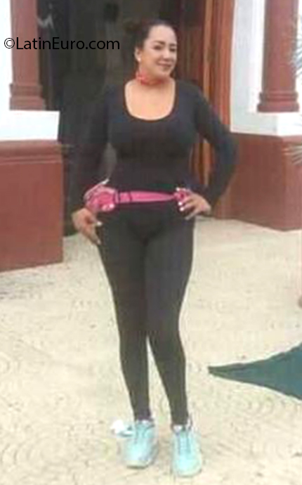 Date this athletic Colombia girl Elena palacio from Medellin CO26904
