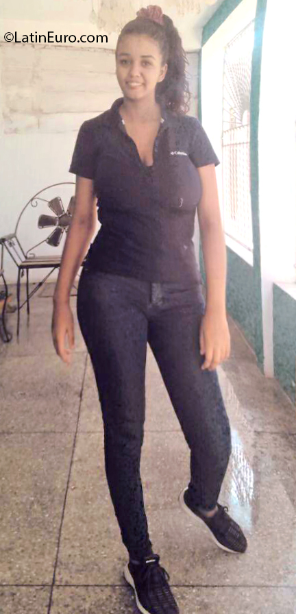 Date this cute Venezuela girl Sara from Cumana VE3027