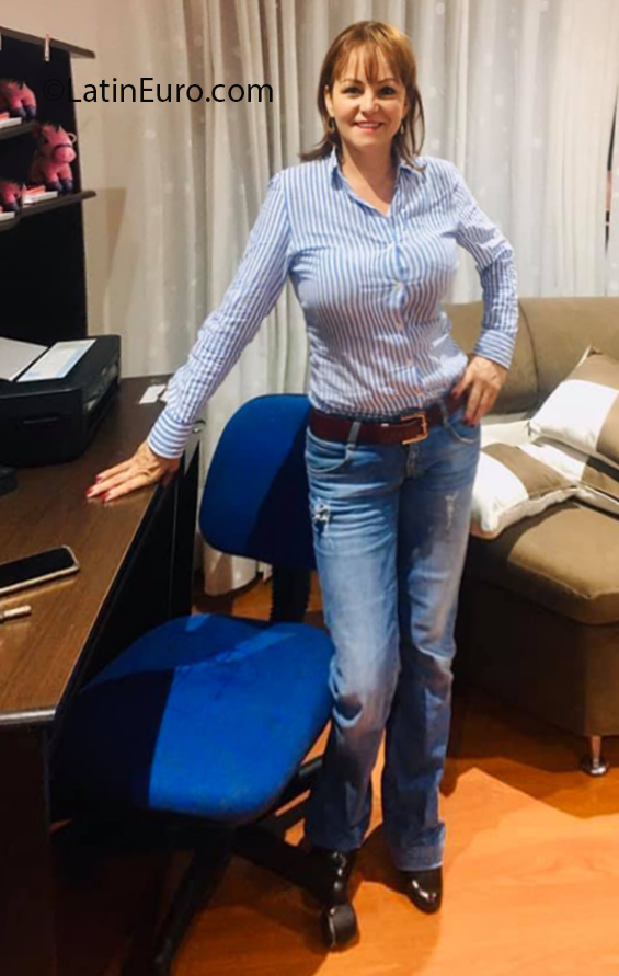 Date this nice looking Colombia girl Rocio from Bogota CO26914
