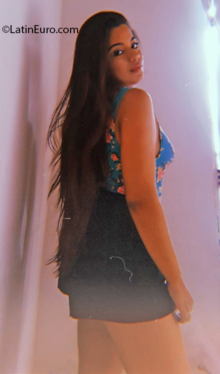 Date this voluptuous Brazil girl Kelly from Teresina BR11070