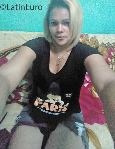 Date this sensual Cuba girl Lily from Havana CU666