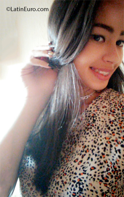 Date this pretty Venezuela girl Susana from El Tigre VE3052