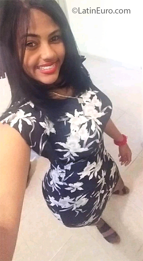 Date this happy Dominican Republic girl Fernanda from Santo Domingo DO37644