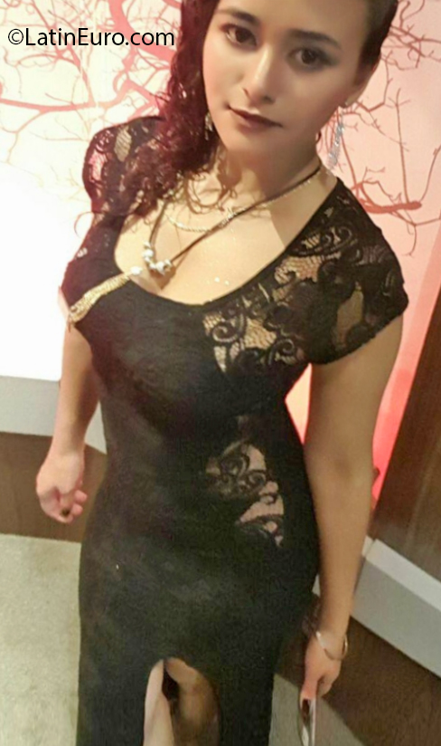 Date this charming Colombia girl Patricia from Bogota CO27341