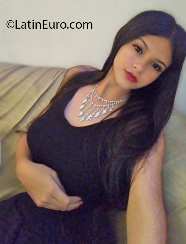 Date this voluptuous Venezuela girl Jenifer from Bolivar VE3060