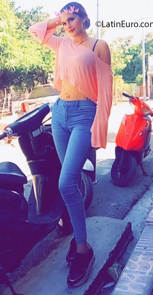 Date this happy Dominican Republic girl Elena from Santo Domingo DO37727
