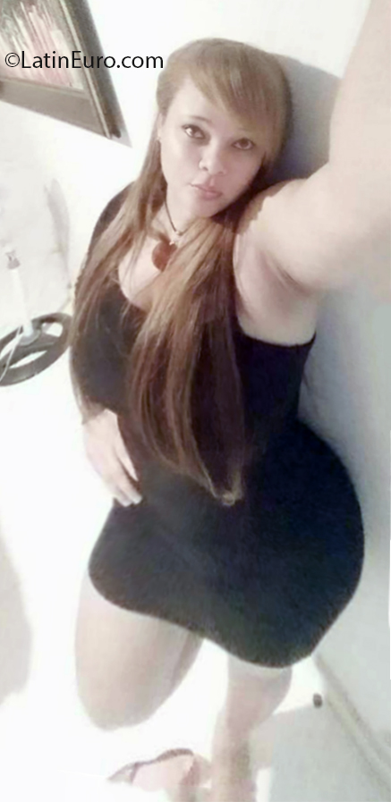 Date this stunning Dominican Republic girl Kamila from Santo Domingo DO37745