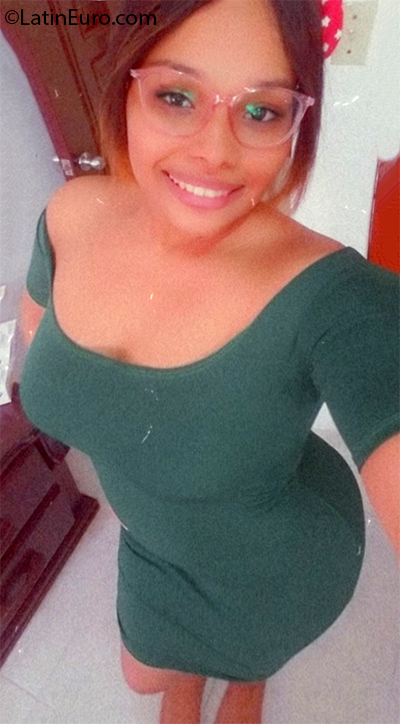 Date this cute Dominican Republic girl Selenia from Santo Domingo DO37758