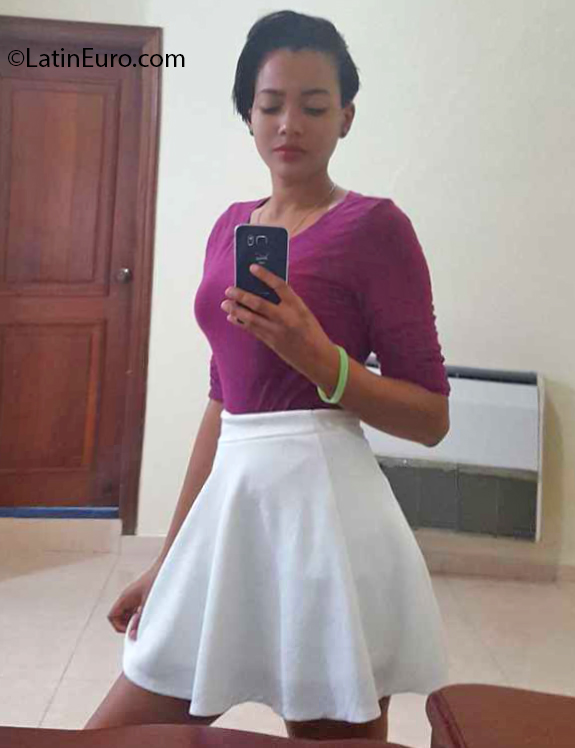 Date this delightful Dominican Republic girl Smerling from Santo Domingo DO39762