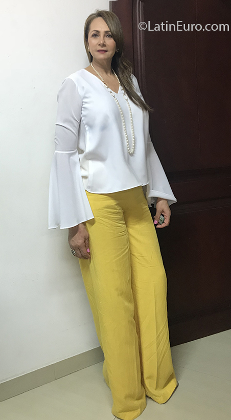 Date this lovely Colombia girl Monika from Barranquilla CO27064