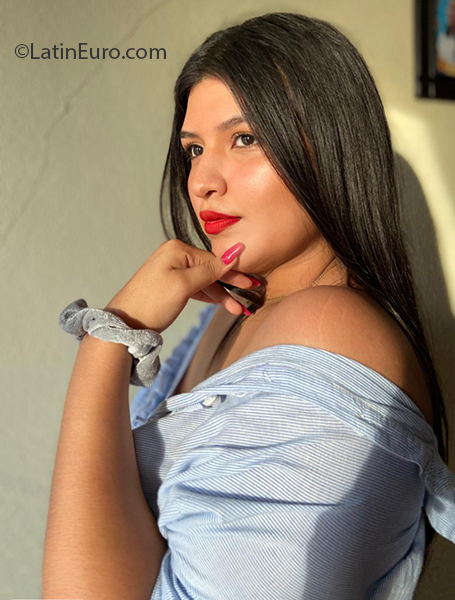 Date this voluptuous Mexico girl Valeria from Balancan MX1809