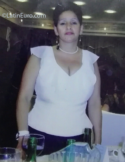 Date this attractive Colombia girl Amanda from Armenia CO27095